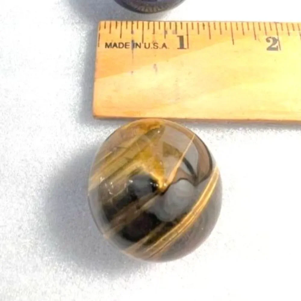 Kiss Carving - Tiger Eye